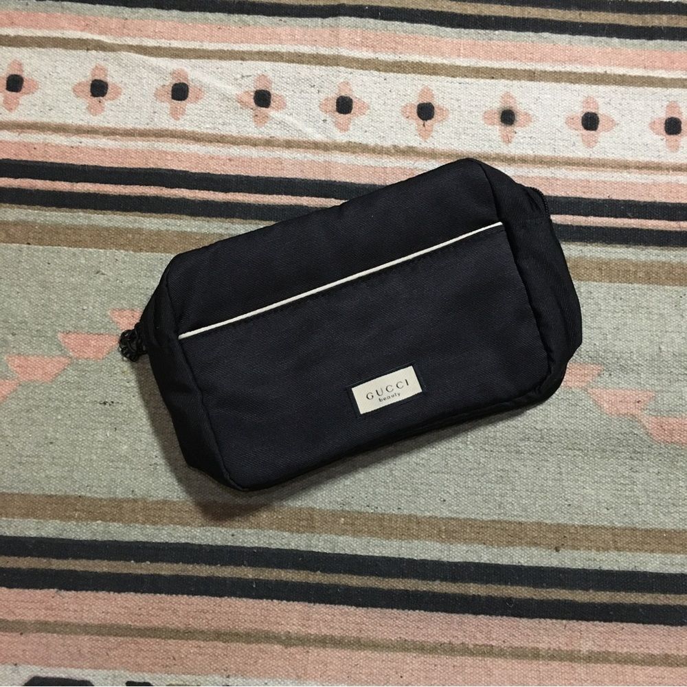 Gucci Beaute Ribbed Black cosmetic makeup bag
Gwp never used